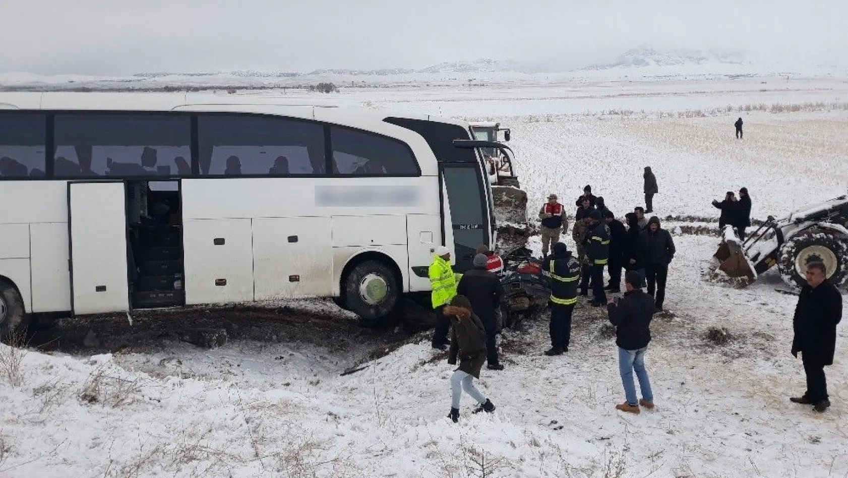 Kahramanmaraş'ta yolcu otobüsü ile otomobil çarpıştı: 1 ölü, 2 yaralı

