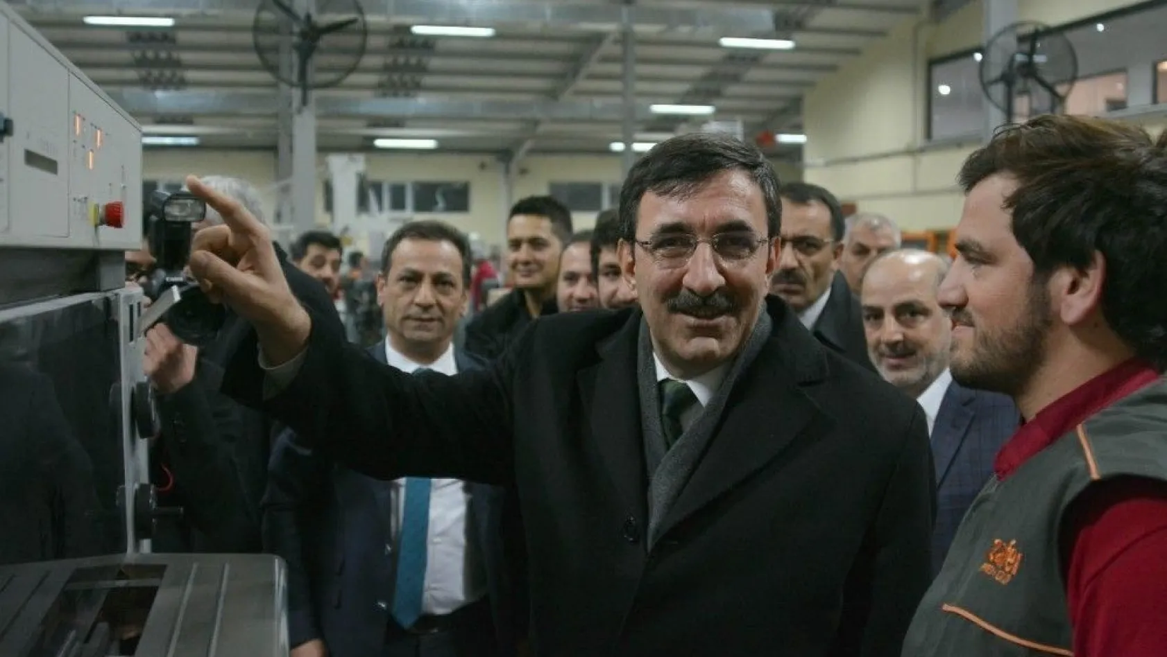 AK Parti Genel Başkan Yardımcısı Cevdet Yılmaz, Zafer Medya Ofset tesislerini gezdi
