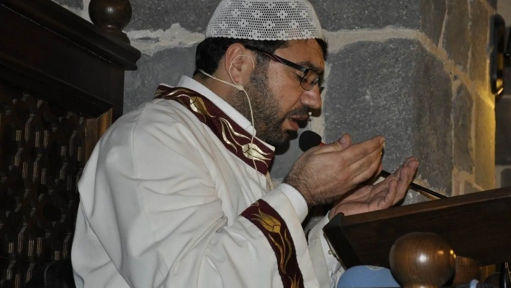 Diyarbakır'da camilerde Fetih Suresi okunup, dualar edildi
