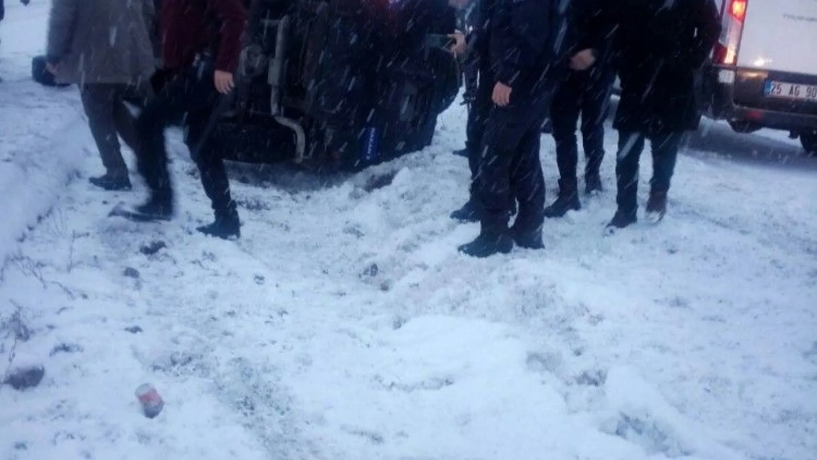 Erzurum'da zırhlı polis aracı kaza yaptı: 3 yaralı

