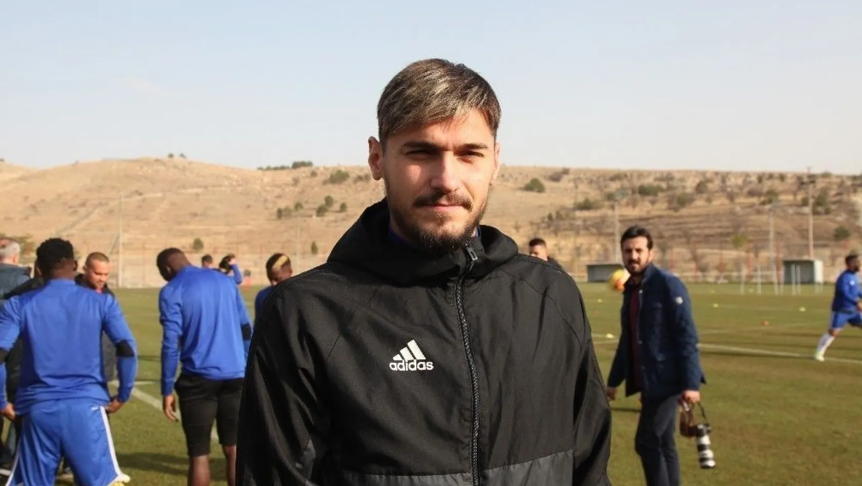 Evkur Yeni Malatyaspor'a kiralık geldi Giresunspor'a kiralık gitti
