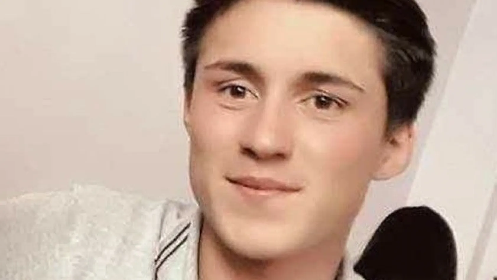 Okul bahçesinde vurulan 17 yaşındaki genç, hayata tutunamadı
