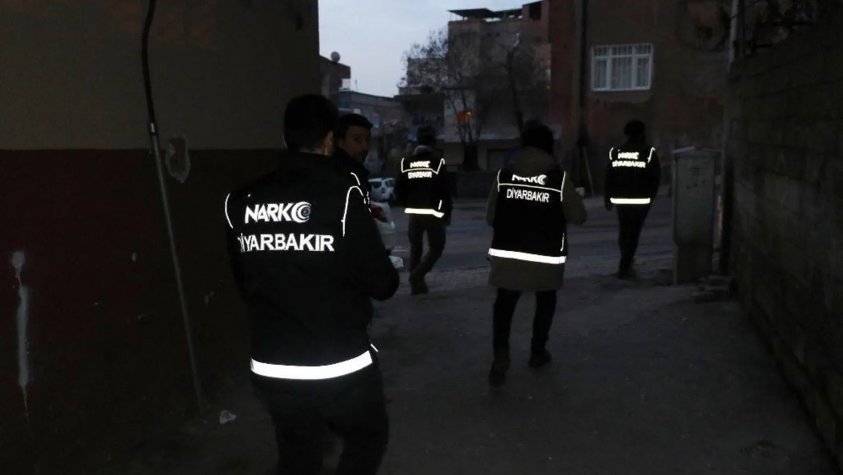 Diyarbakır'da uyuşturucu tacirlerine şafak operasyonu: 6 gözaltı
