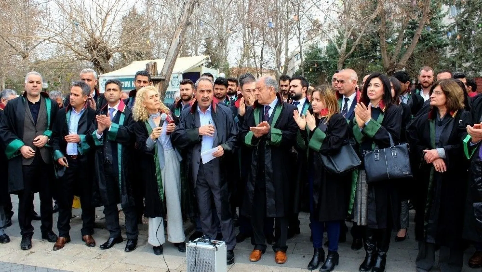 Avukatlardan  'Türk' ve 'Türkiye' ibarelerinin kaldırılmasıyla ilgili açıklama
