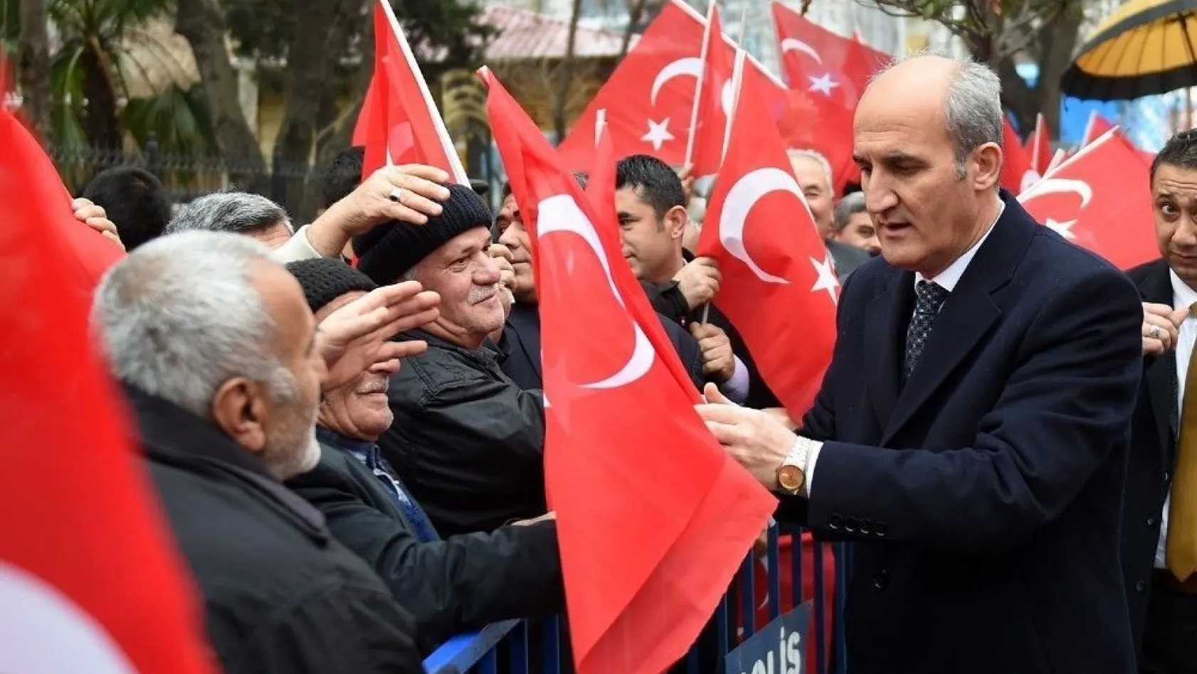 Dulkadiroğlu Belediyesi'nden 12 Şubat'ta 12 bin Türk bayrağı
