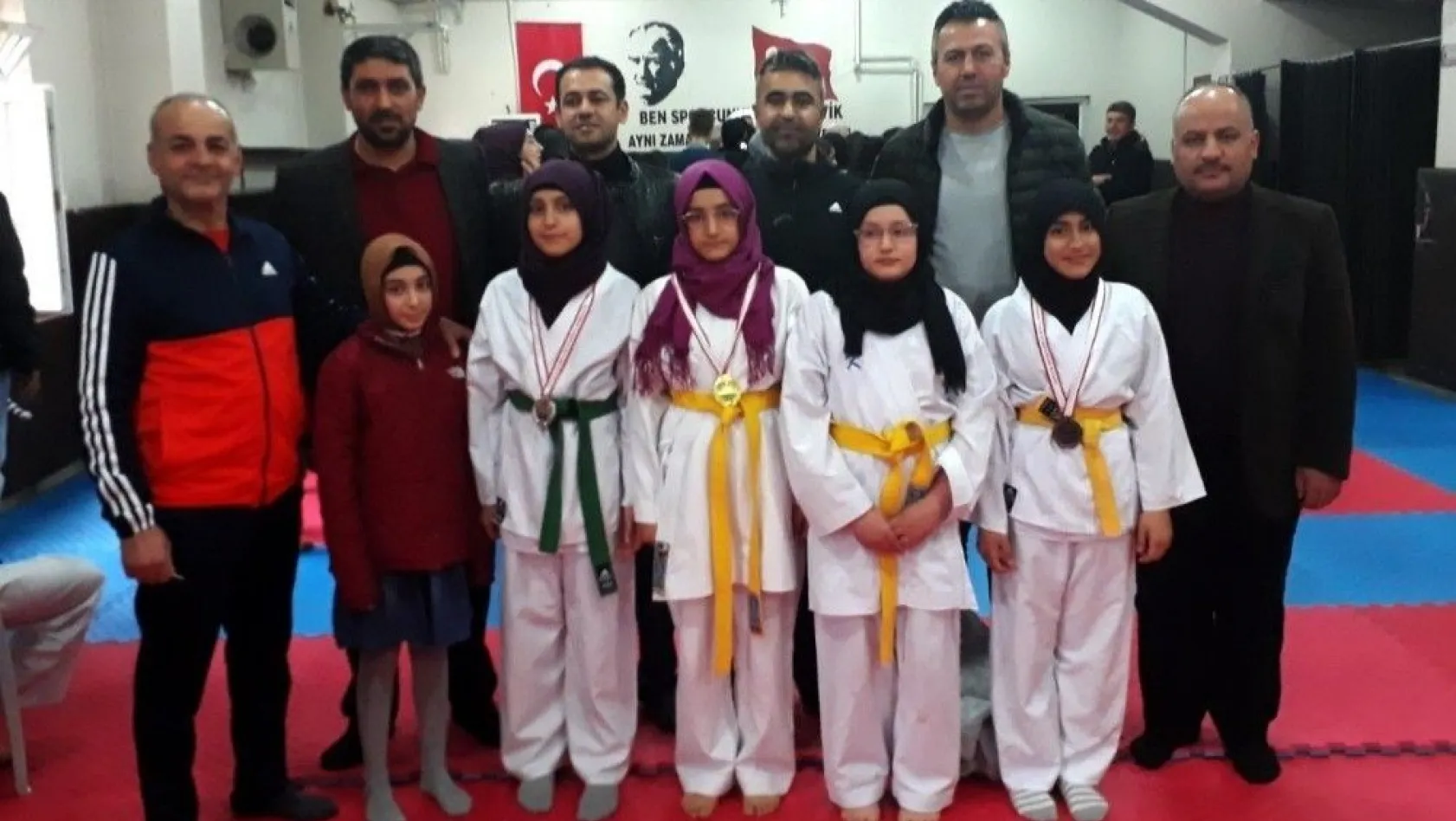 Şehit Akif Güleş İmam Hatip Ortaokulunun karatede büyük başarısı
