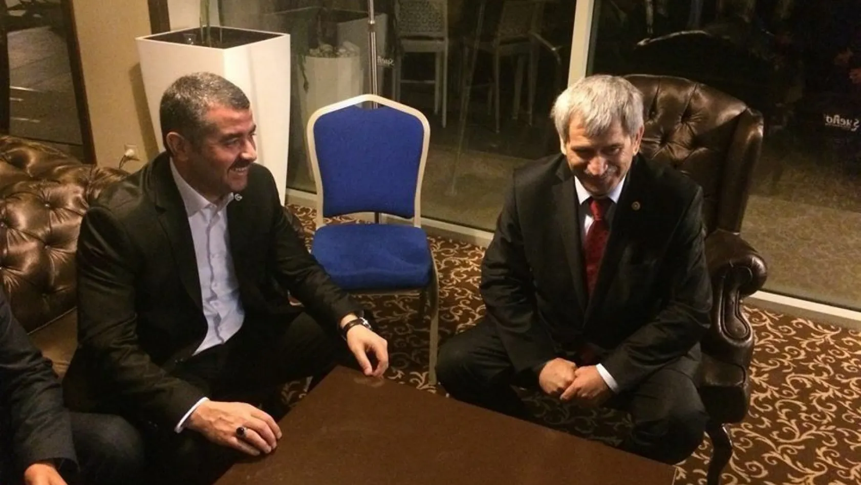 Avşar MHP'nin Antalya toplantısına katıldı
