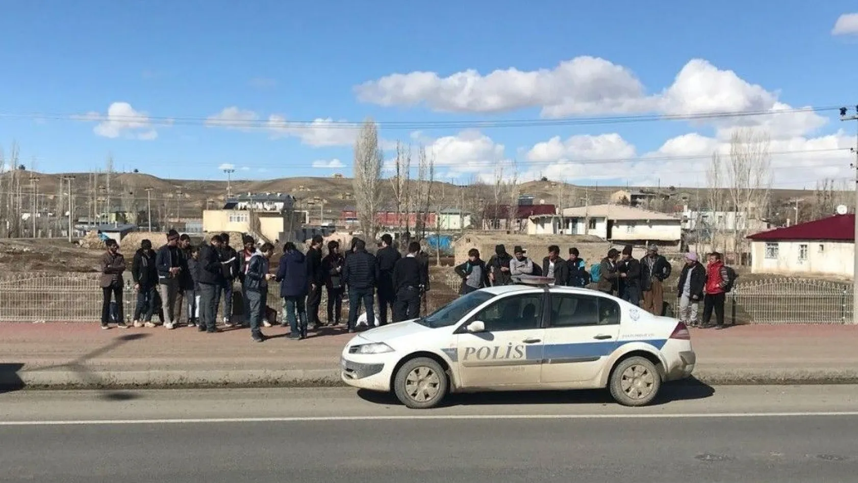 Horasan'da 50 kaçak göçmen yakalandı
