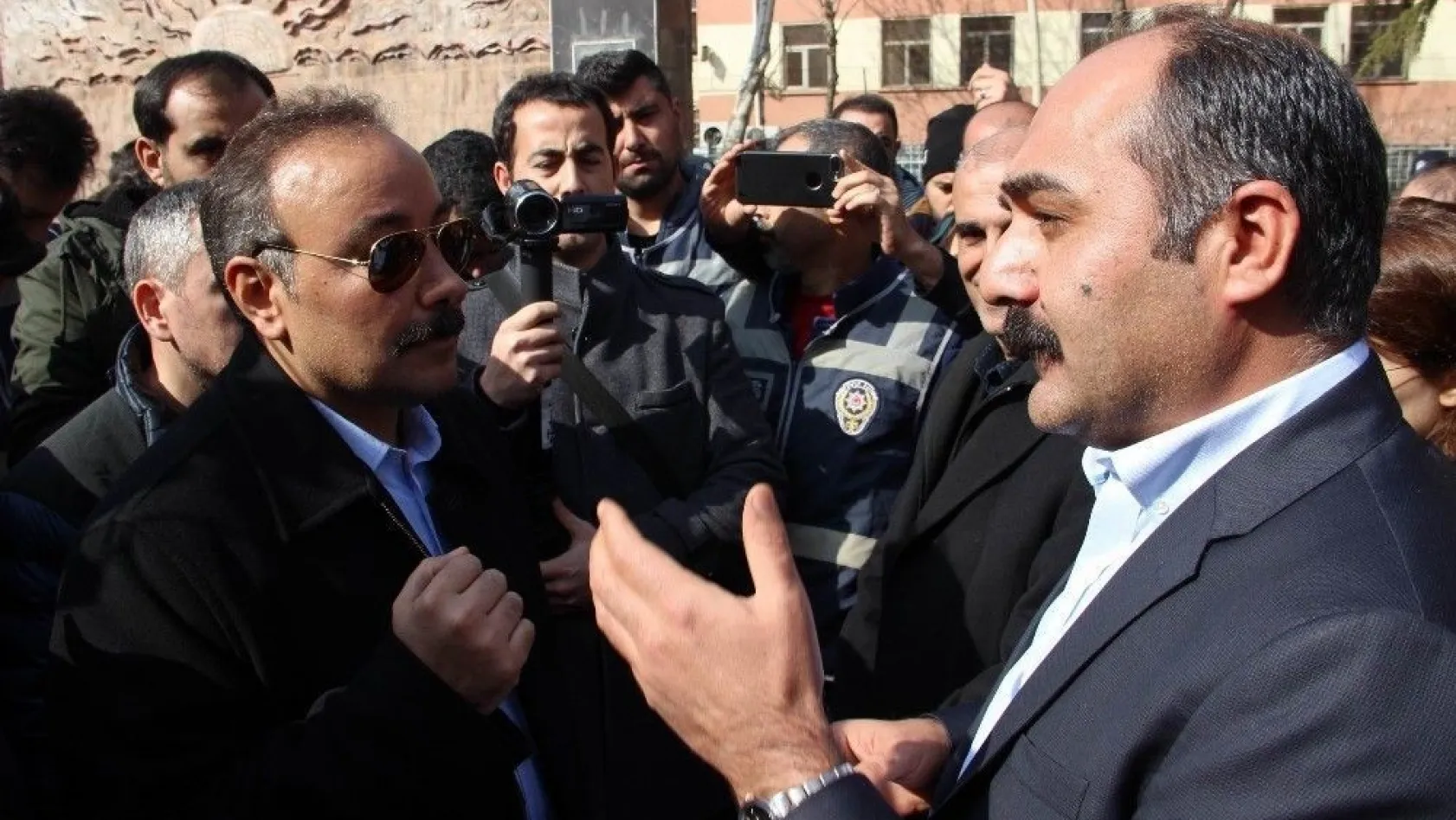 Polis müdüründen HDP'li vekile: 'Burası muz cumhuriyeti değil'
