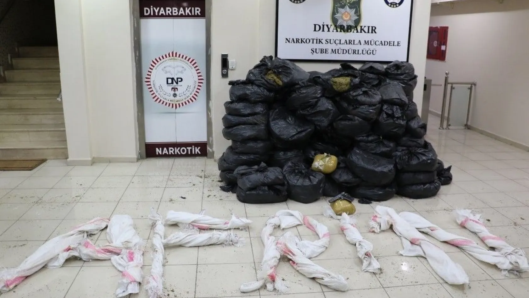 Diyarbakır polisinden Afrin mesajlı uyuşturucu operasyonu