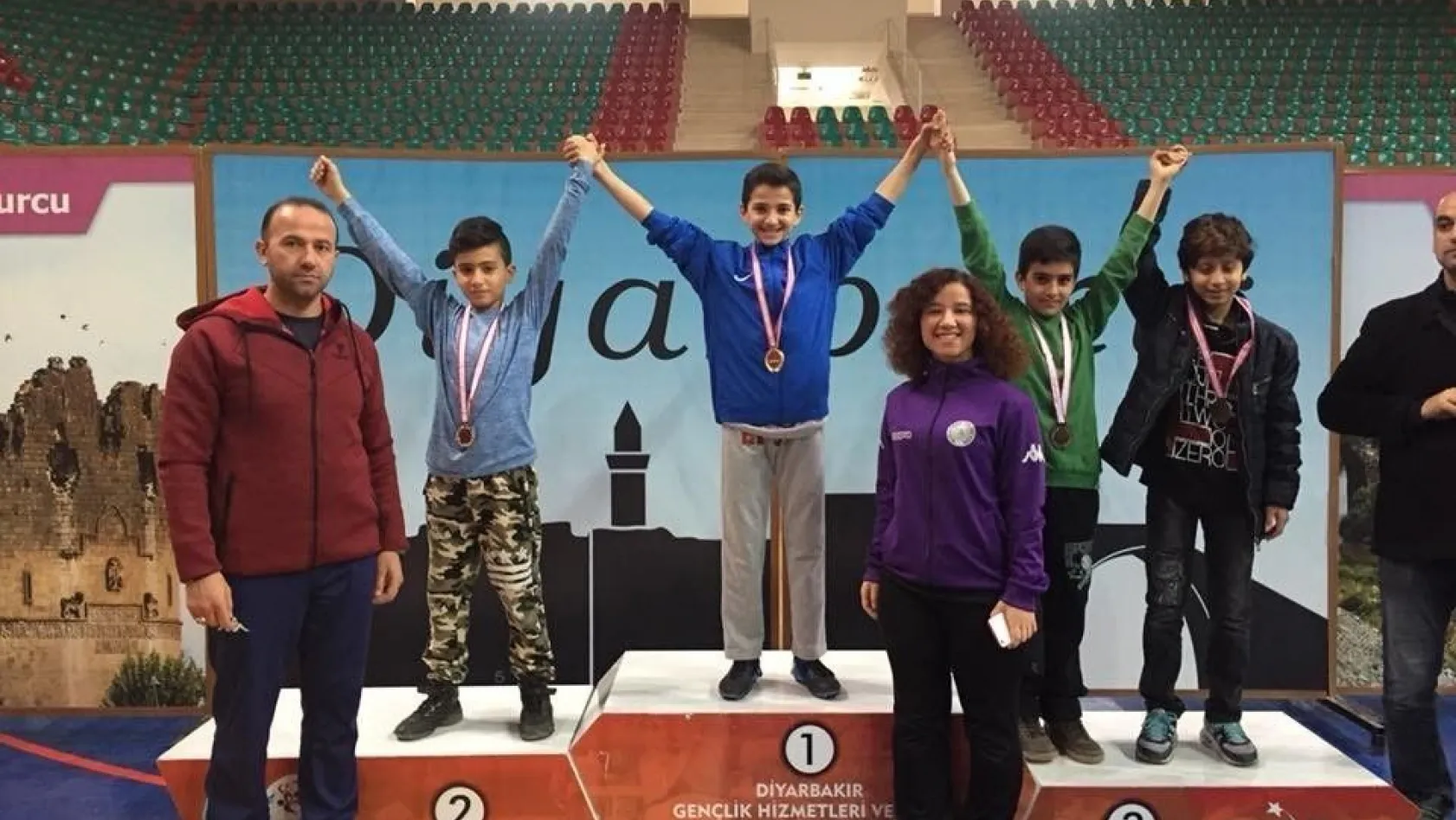 Diyarbakır Bilfen-Bilnet Okulları karatede rakip tanımıyor
