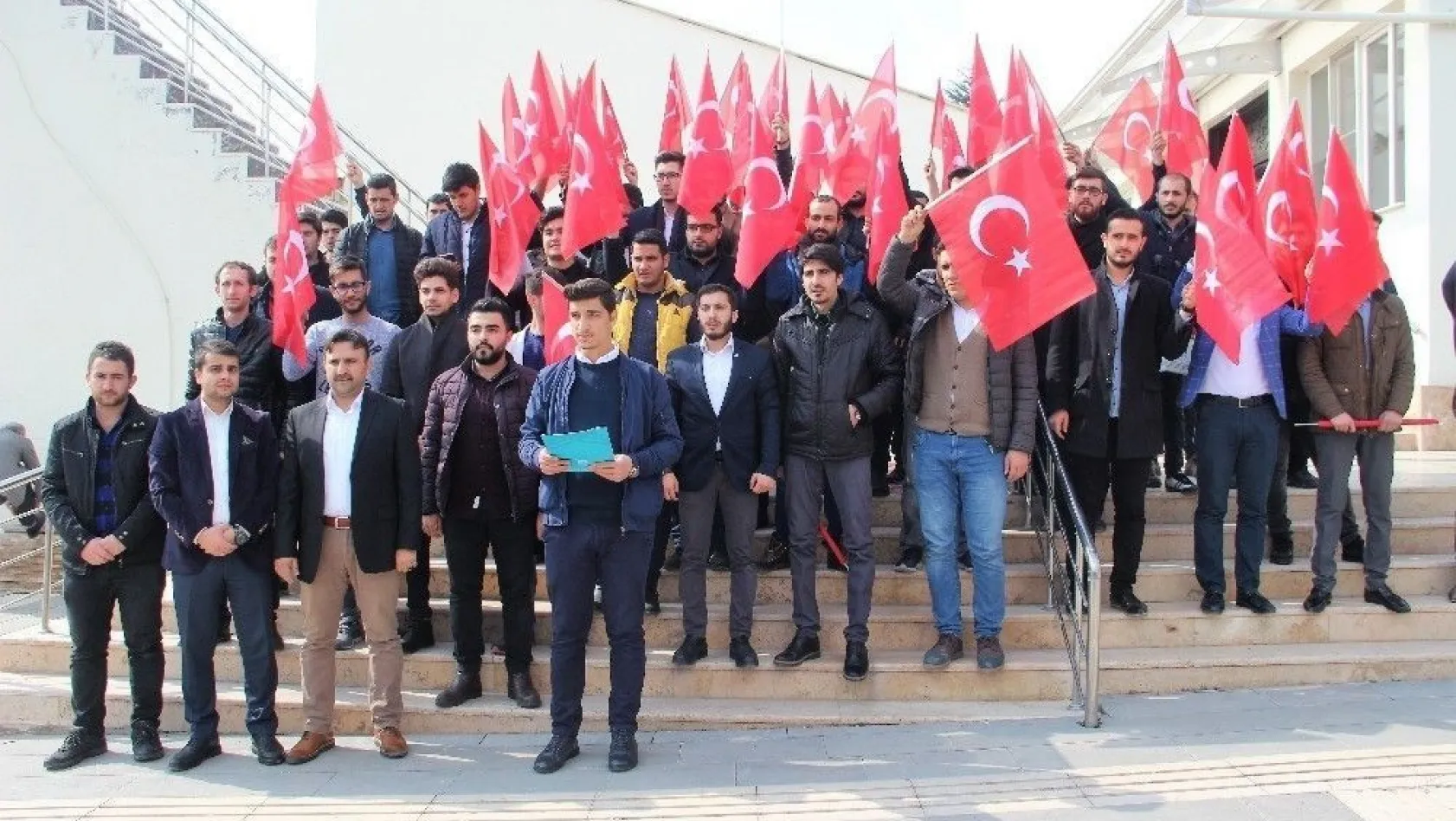 Elazığ'da gençlerden Zeytin Dalı Harekatına destek
