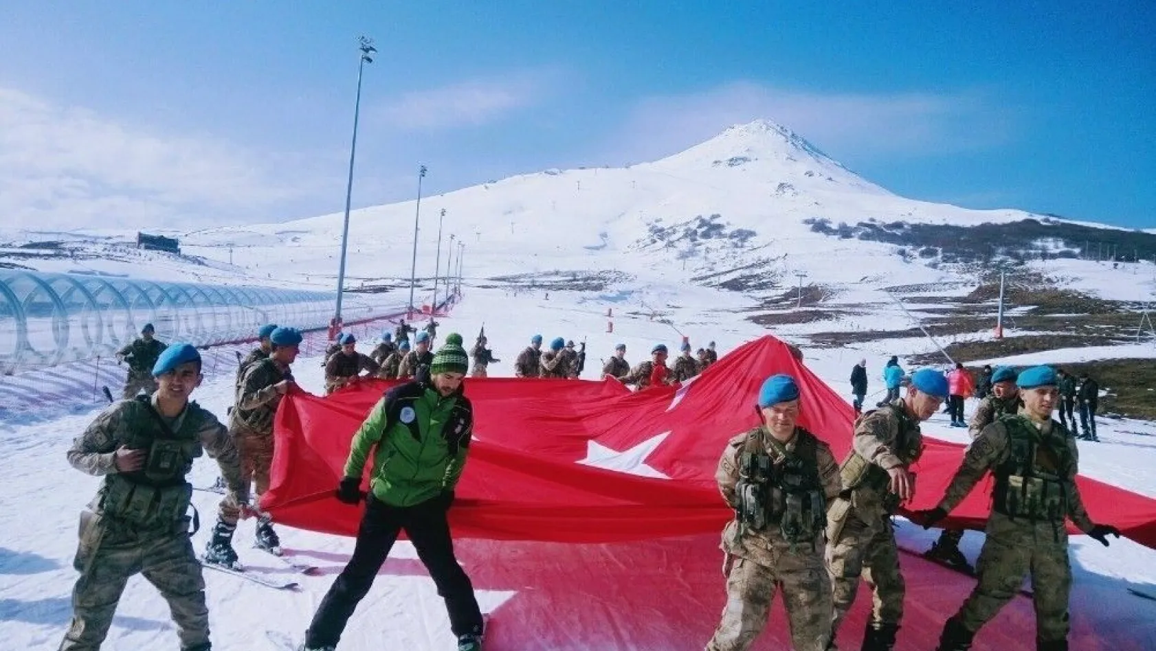 Sivas'ta komandolara kayak eğitimi
