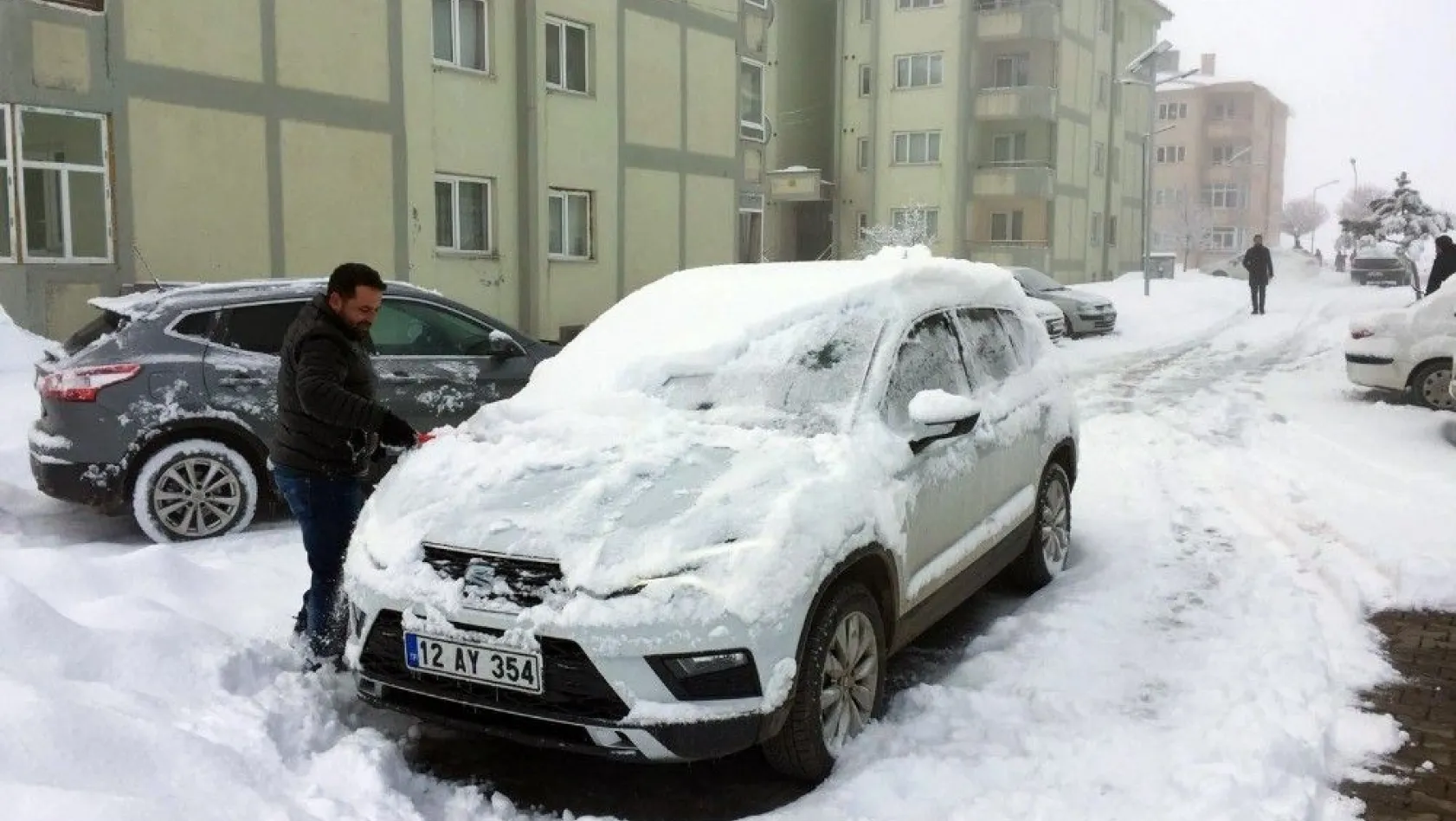 Karlıova'da bahar havası, yerini kara bıraktı
