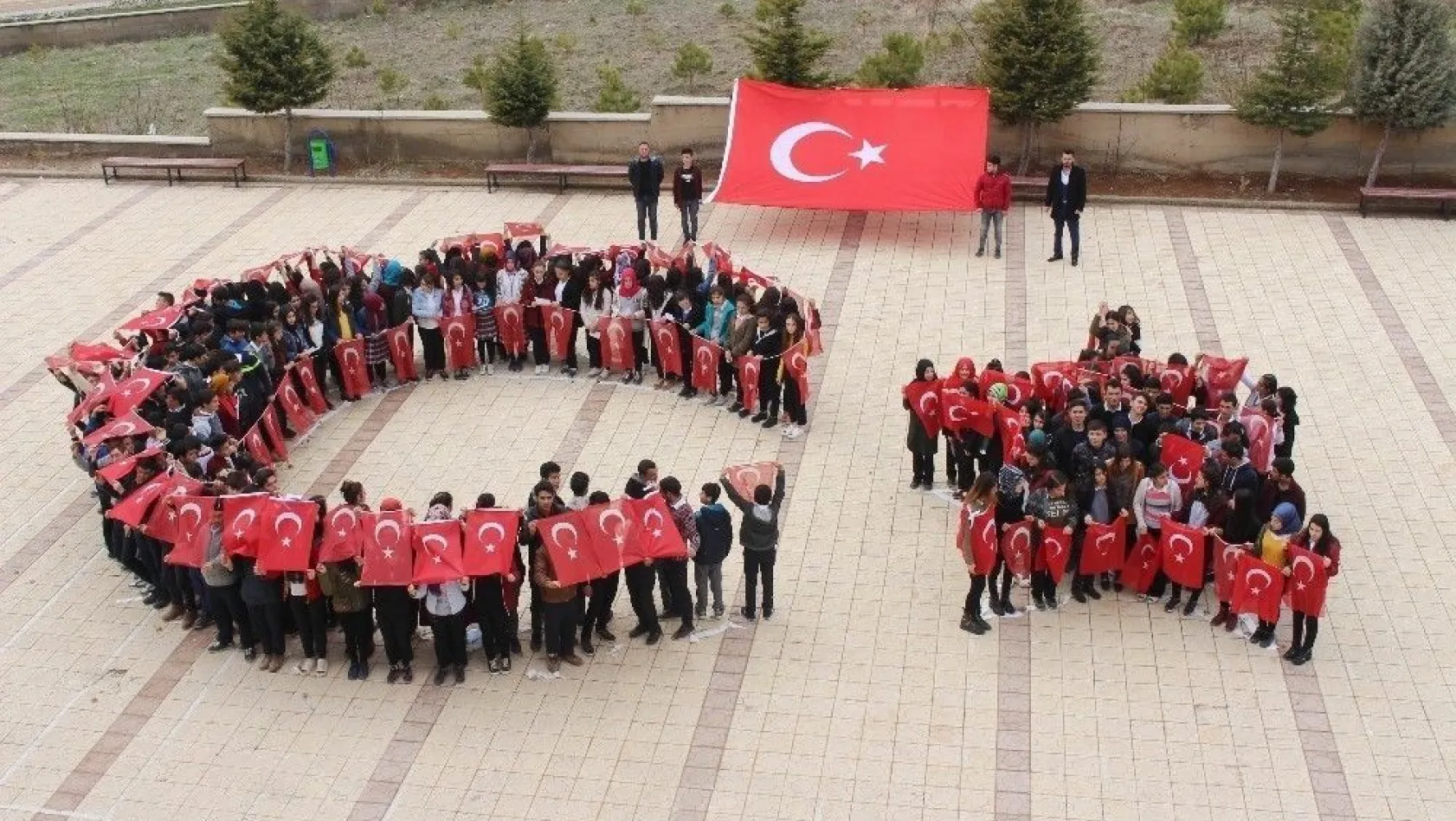 Lise öğrencilerinden Mehmetçik'e destek
