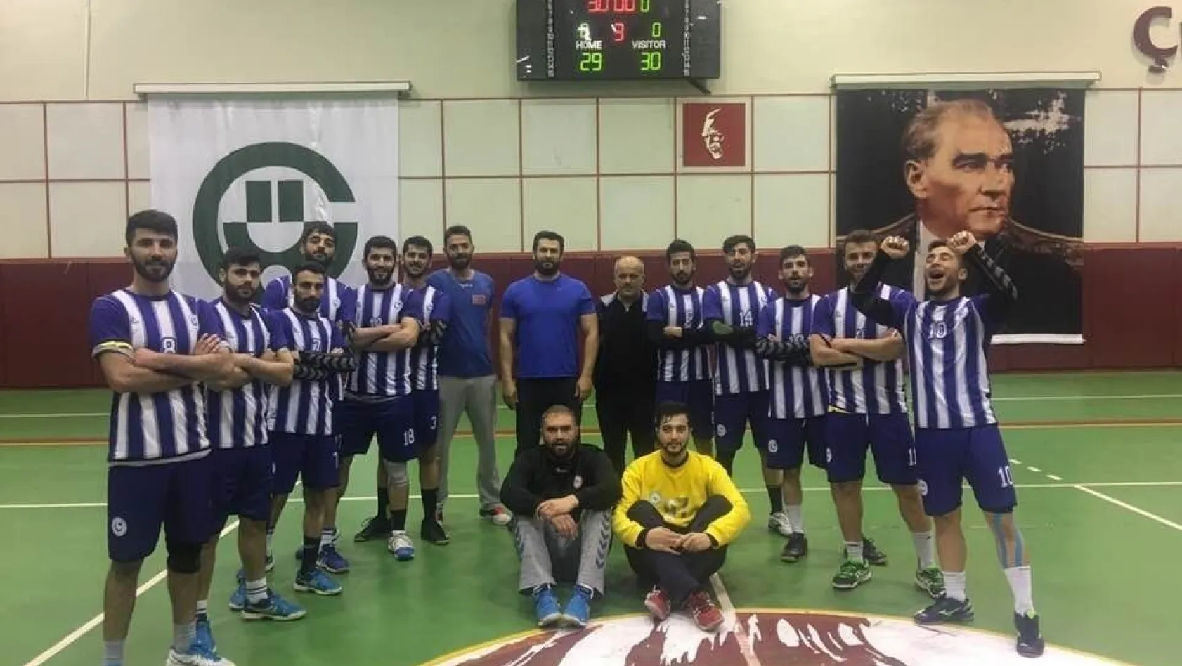 Adıyaman Üniversitesi Hentbol Takımı Türkiye'de ilk 8 takım arasına girdi
