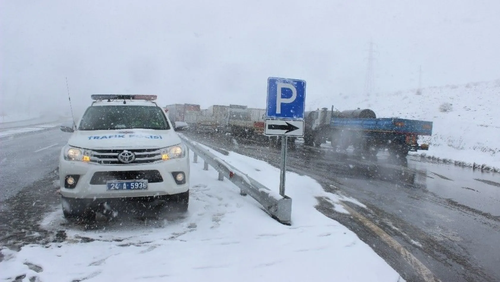 Erzincan'da kar yağışı