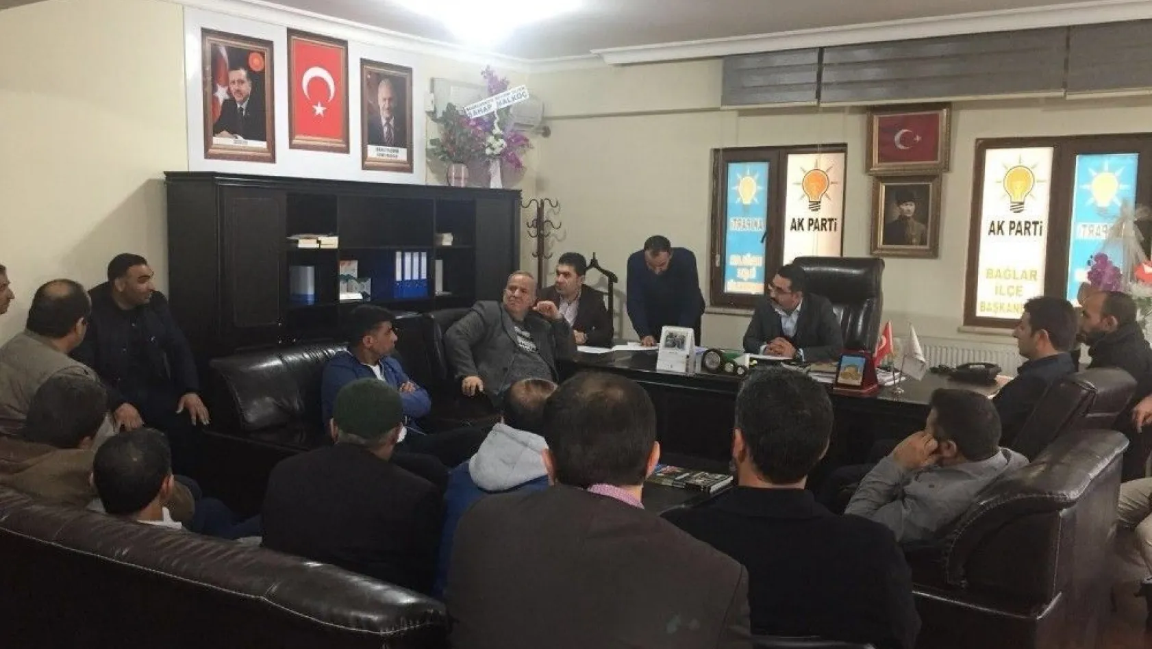 AK Parti İlçe Başkanı Gezer, mahalle temsilcileriyle istişare toplantısı düzenledi
