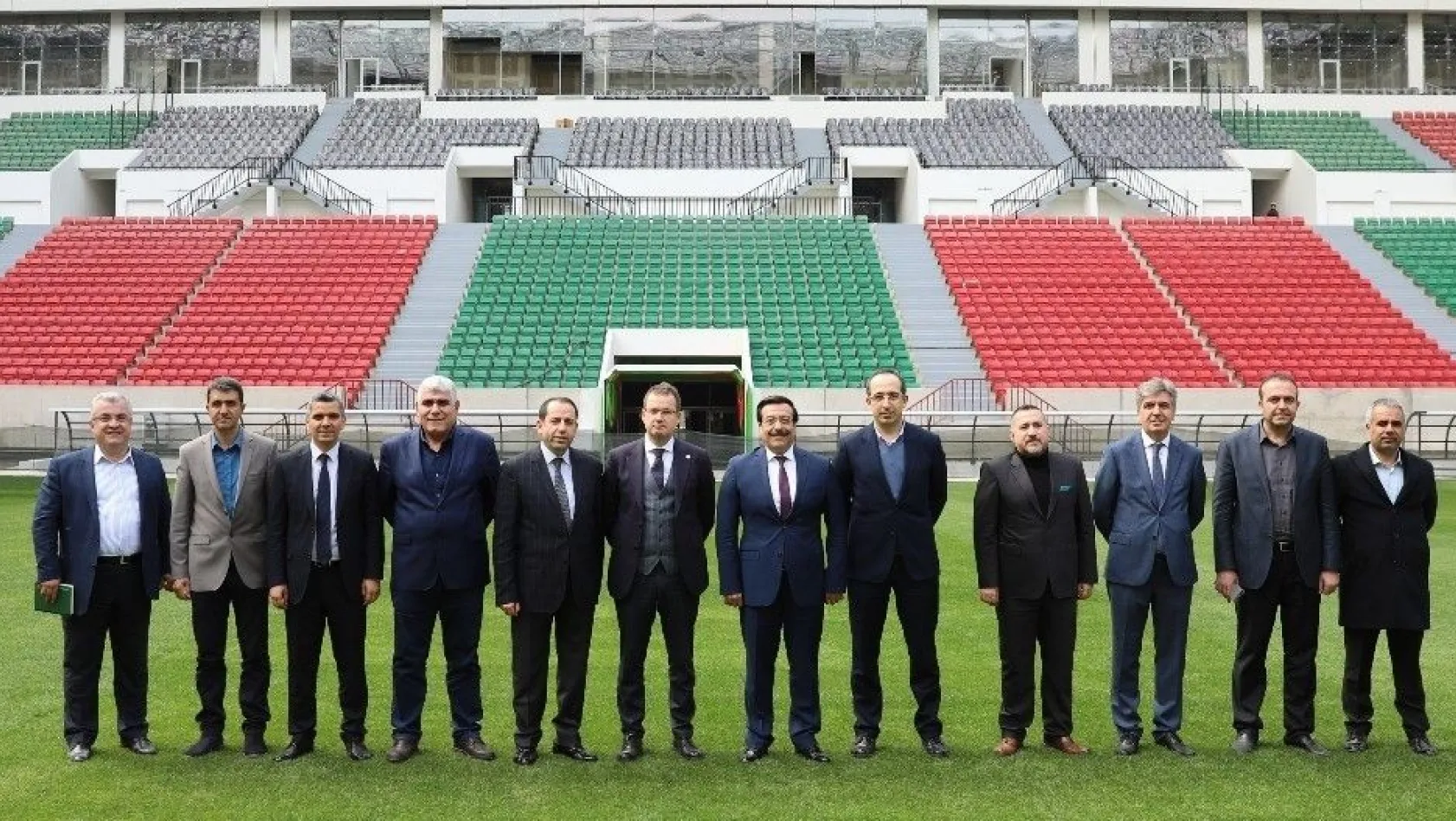 Başkan Atilla yeni stadyumu inceledi
