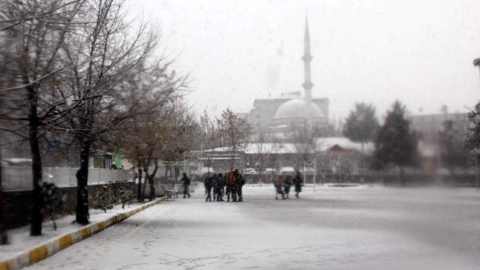Erzurum'da Mart kapıdan baktırdı, kar kalınlığı 20 santimetreye ulaştı
