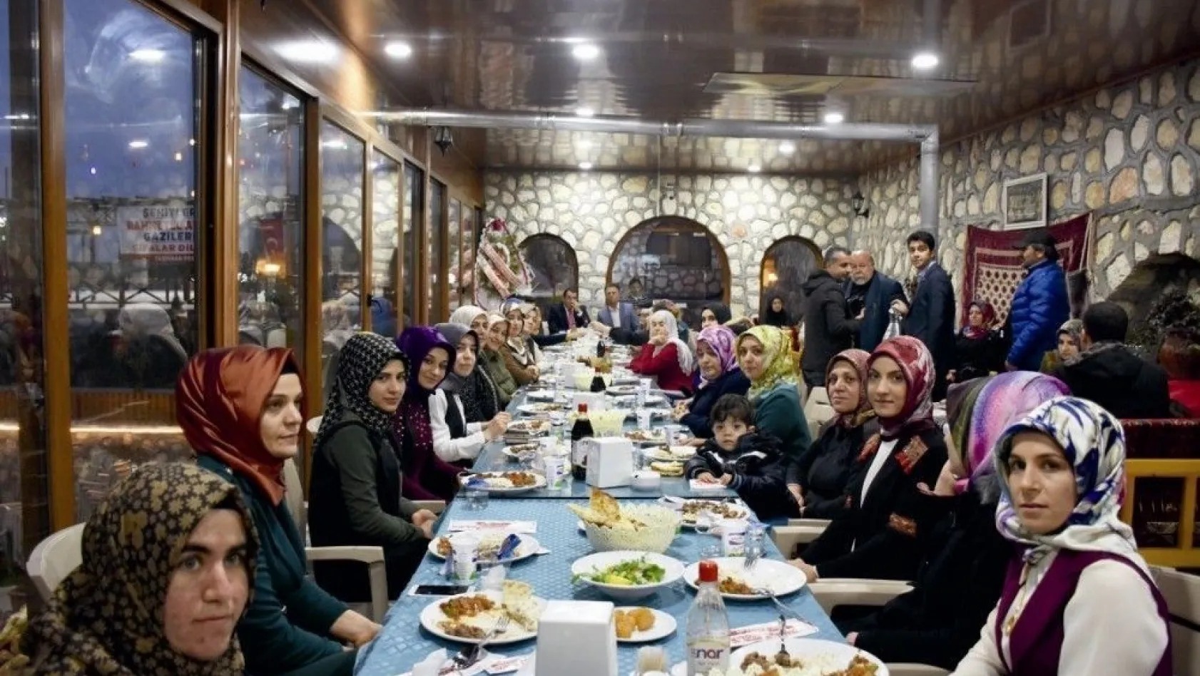Kahta Belediyesi Dünya Kadınlar Günü dolayısıyla yemek programı düzenledi
