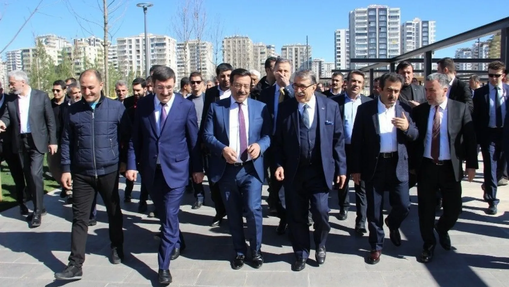 AK Parti'li Cevdet Yılmaz: 'Manevi bir restorasyon yapmak zorundayız'
