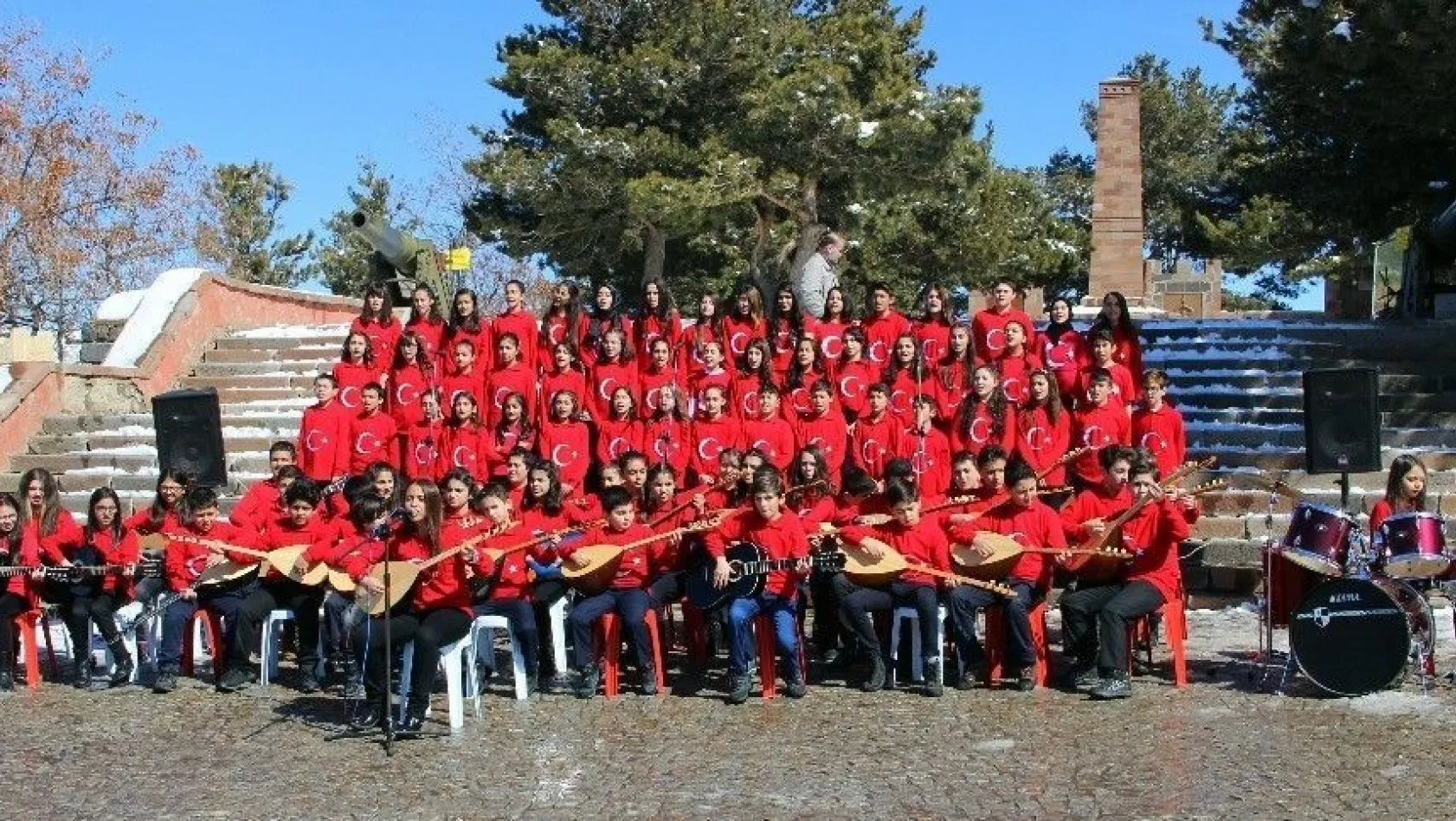 Öğrencilerden Kahraman Mehmetçiğe türkülü destek
