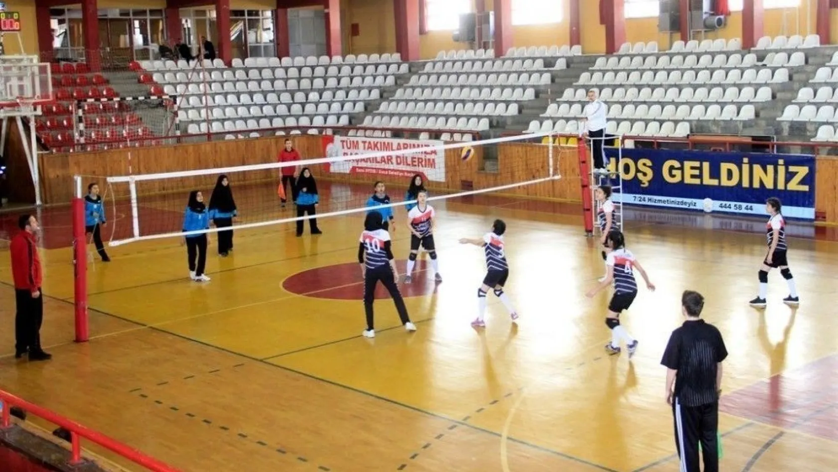 Sivas'ta liseler arası voleybol turnuvası
