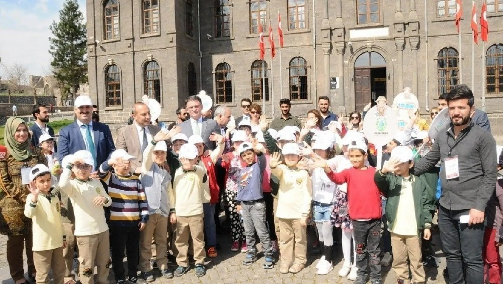 Diyarbakır'da 10 bin çocuk müze ile buluşuyor
