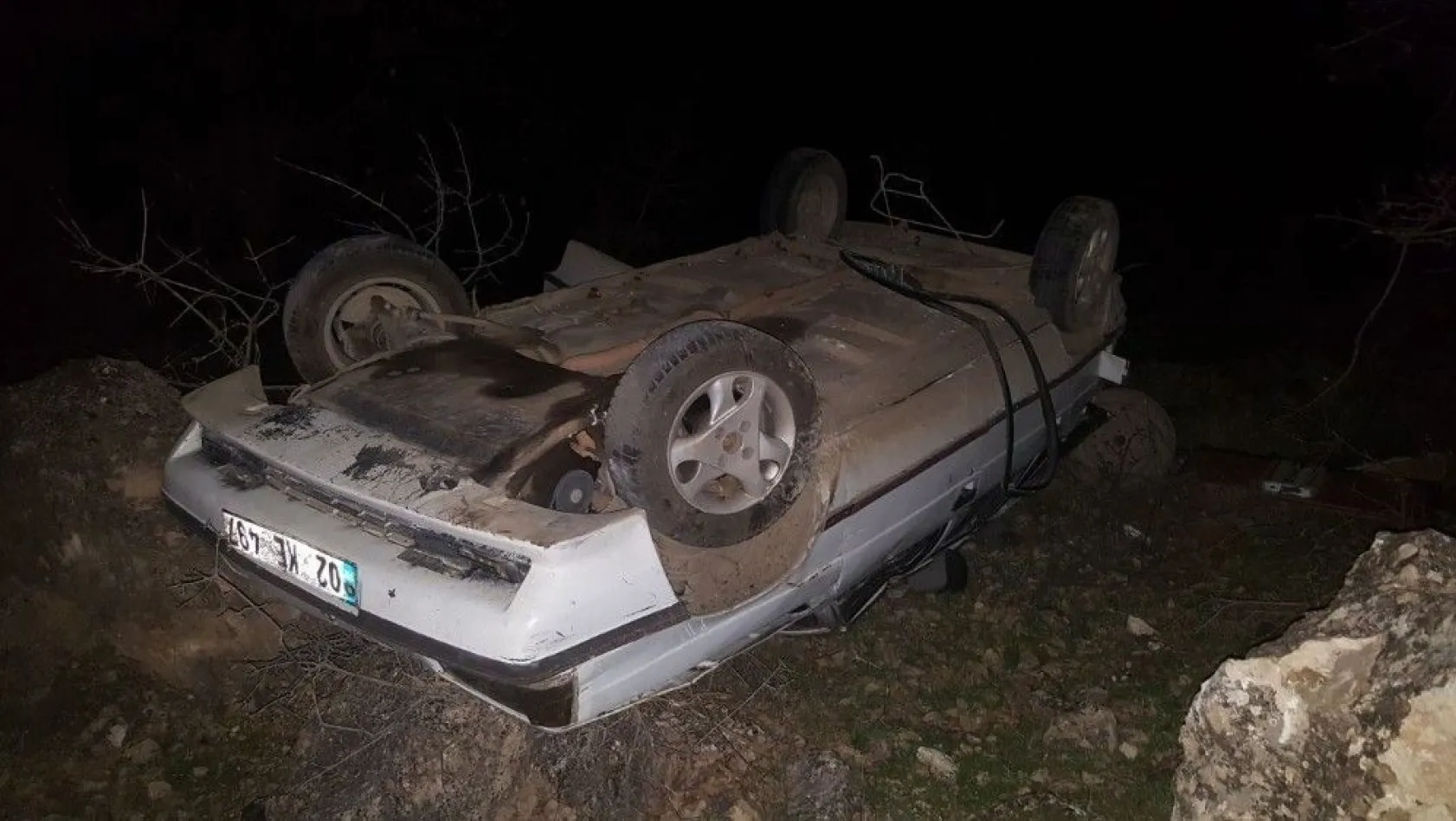 Diyarbakır'da otomobil şarampole yuvarlandı: 6 yaralı
