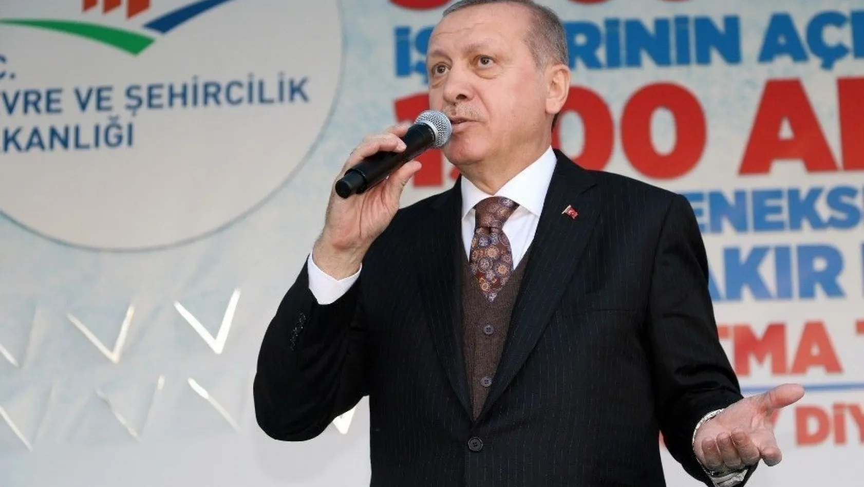Cumhurbaşkanı Erdoğan, Sur'da temel atma törenine katıldı
