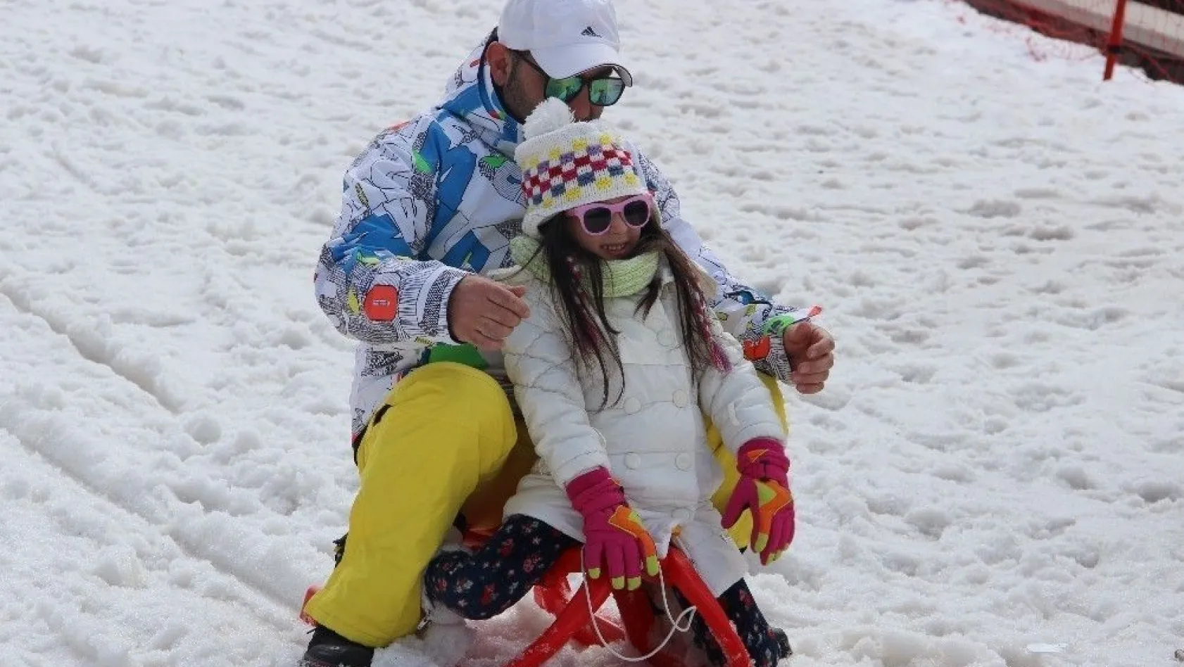 Palandöken'de kayak keyfi Mart ayında da devam ediyor
