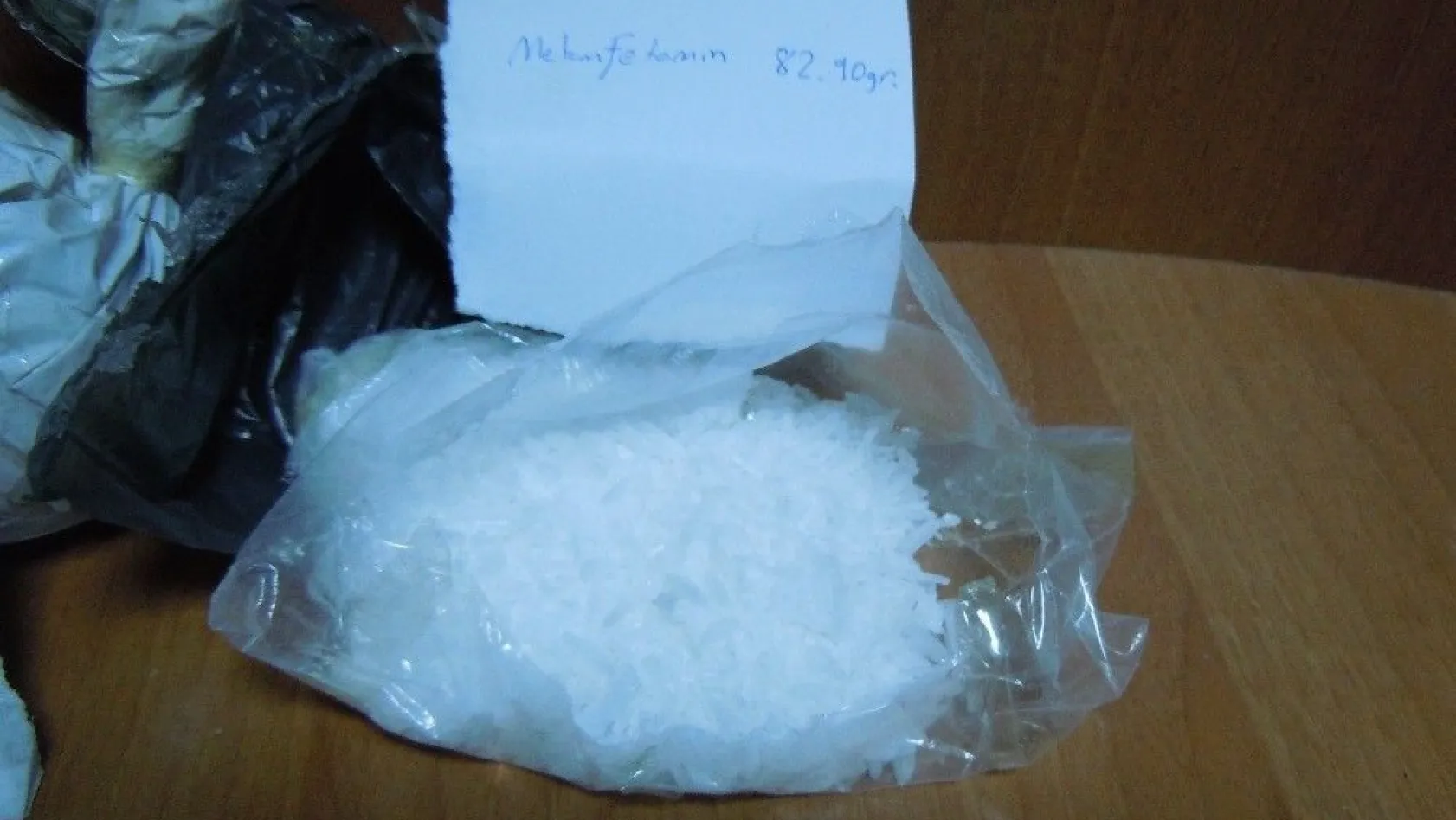 Erzurum'da 83 gram metamfetamin ile 553 gram toz esrar ele geçirildi
