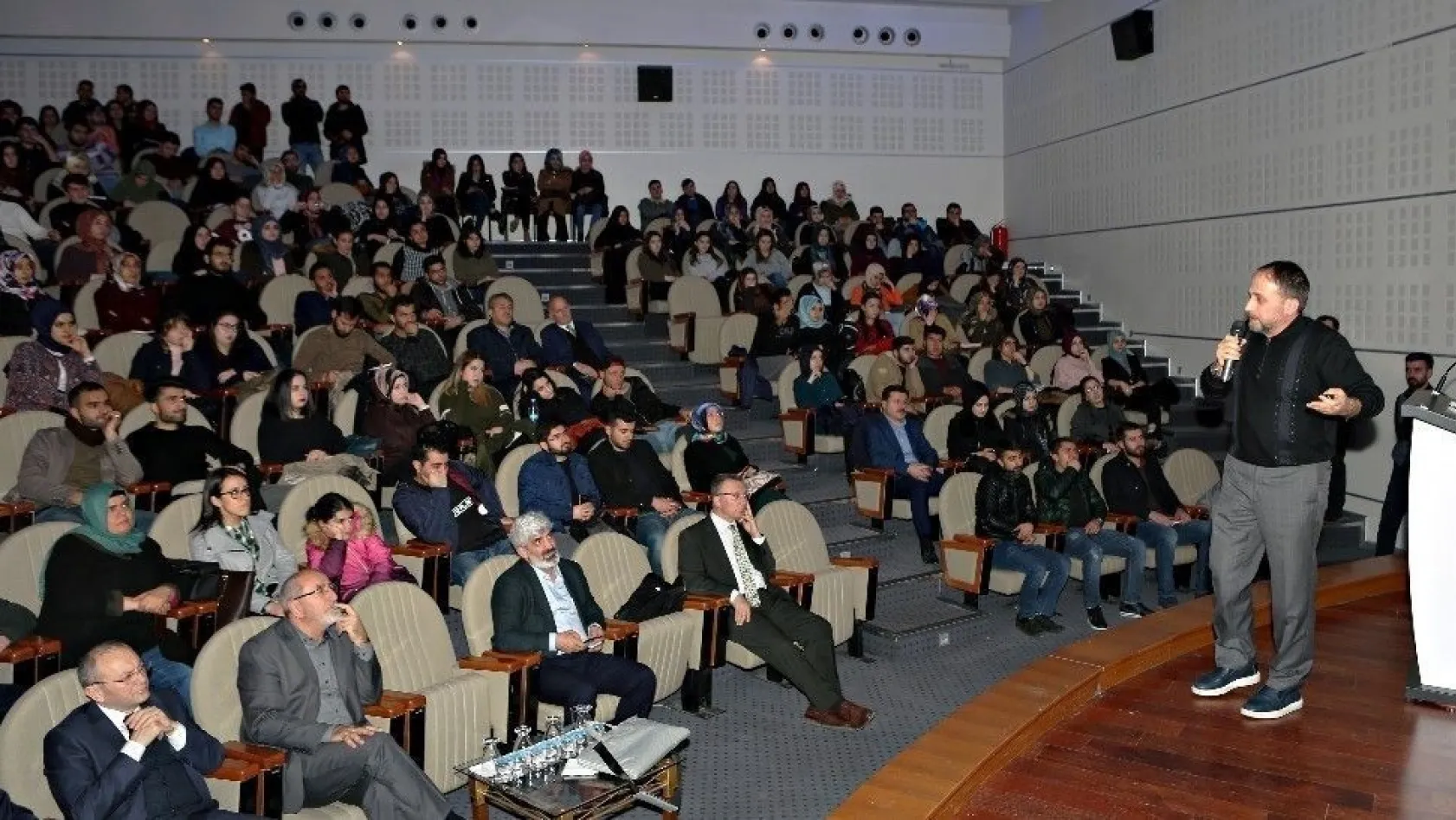Atatürk Üniversitesinde 'Gizli Örgütlerin Ortadoğu'yu Dizayn Planları' konuşuldu
