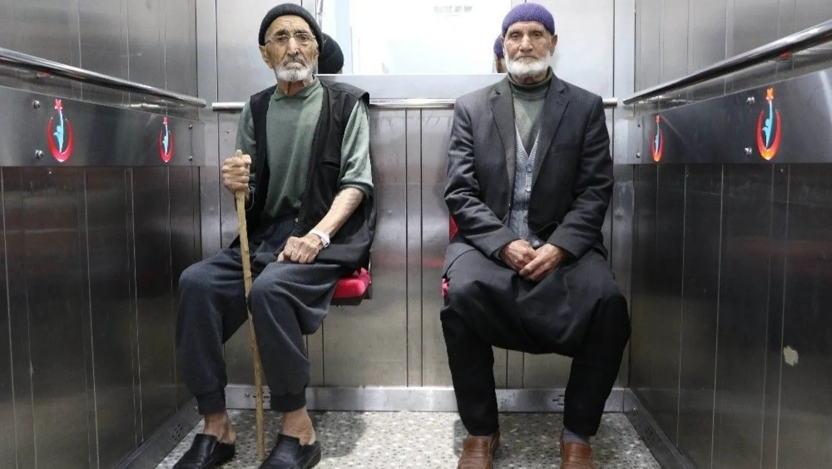 Kahta Devlet Hastanesinde 'açılabilir koltuklu' asansör
