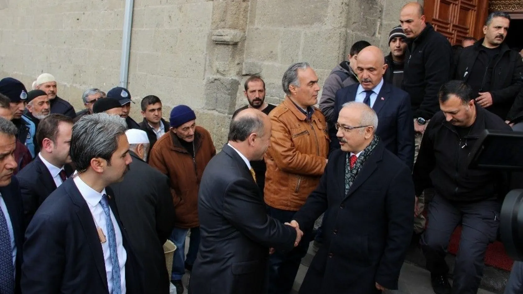 Kalkınma Bakanı Lütfi Elvan: 'Sivil vatandaşın kılına dokunulmaması konusunda her türlü hassasiyeti Mehmetçiğimiz gösterdi'
