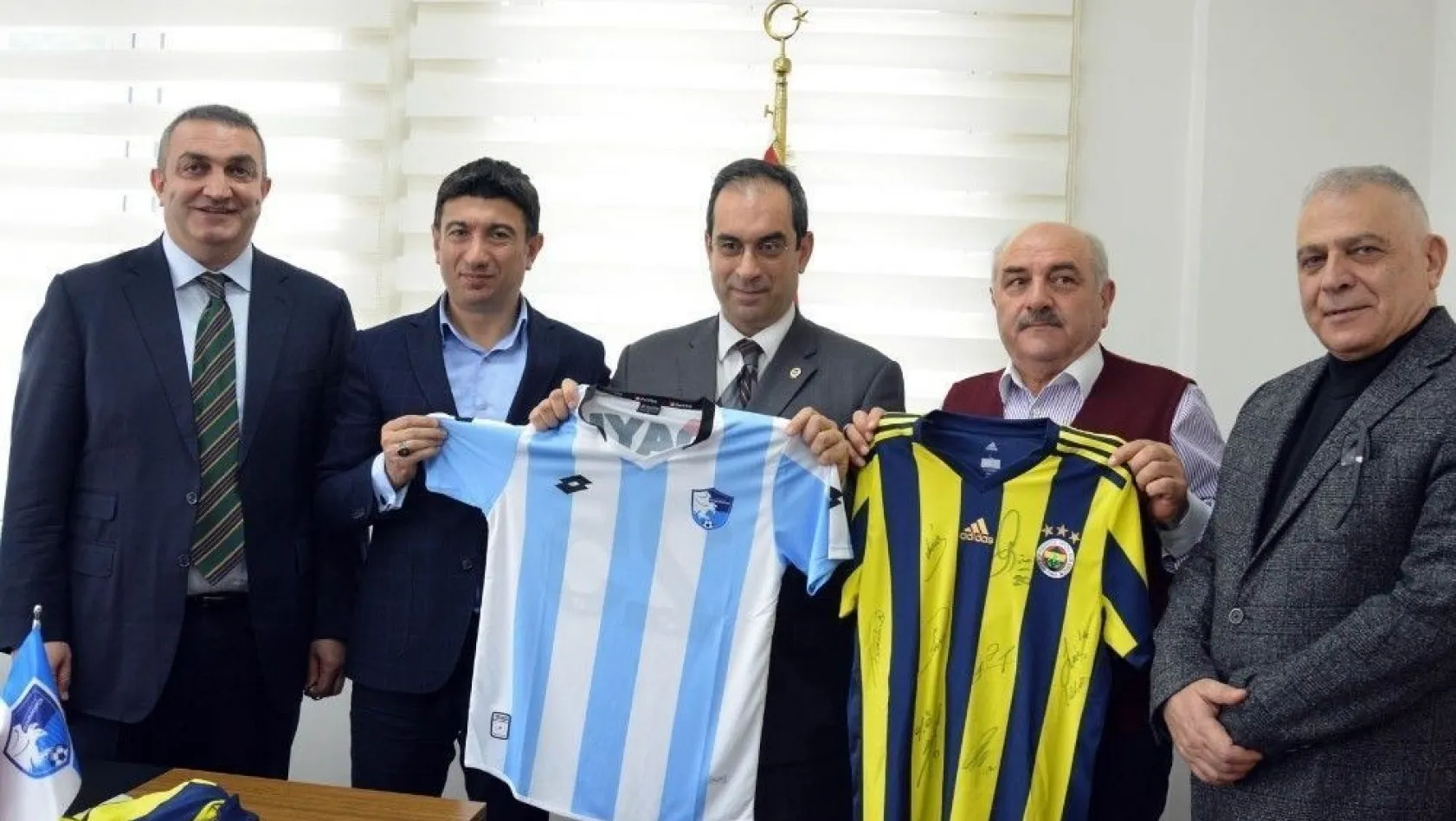 Fenerbahçe'den B.B. Erzurumspor'a ziyaret
