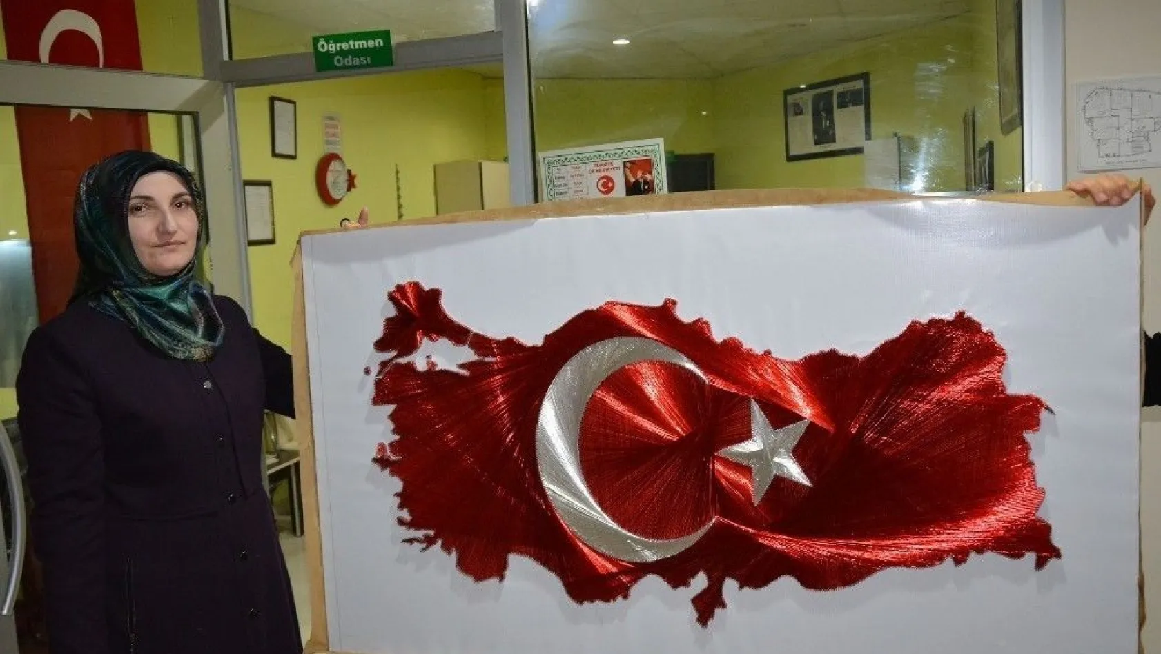 Filografi ile Türk Bayrağı yaptı
