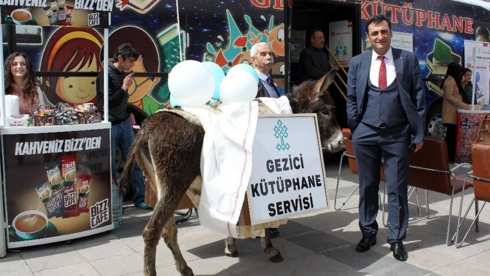 Erzurum'da eşekli, at arabalı Kütüphane Haftası etkinliği
