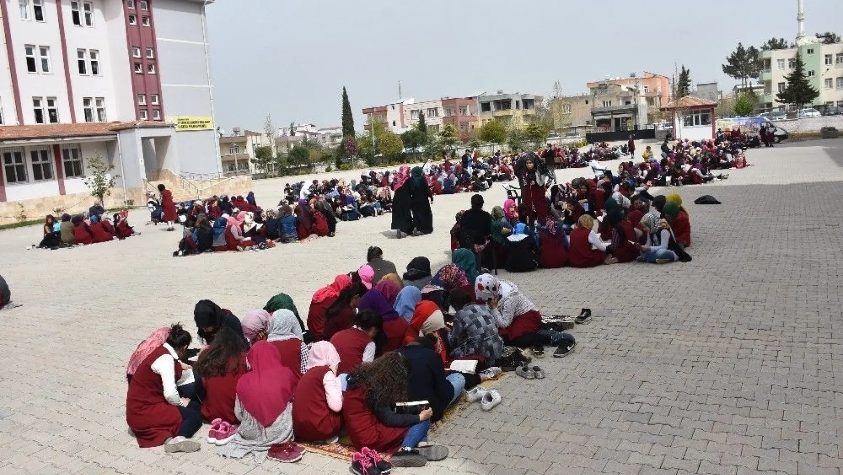 Kız Anadolu İmam Hatip Lisesinde okuma etkinliği

