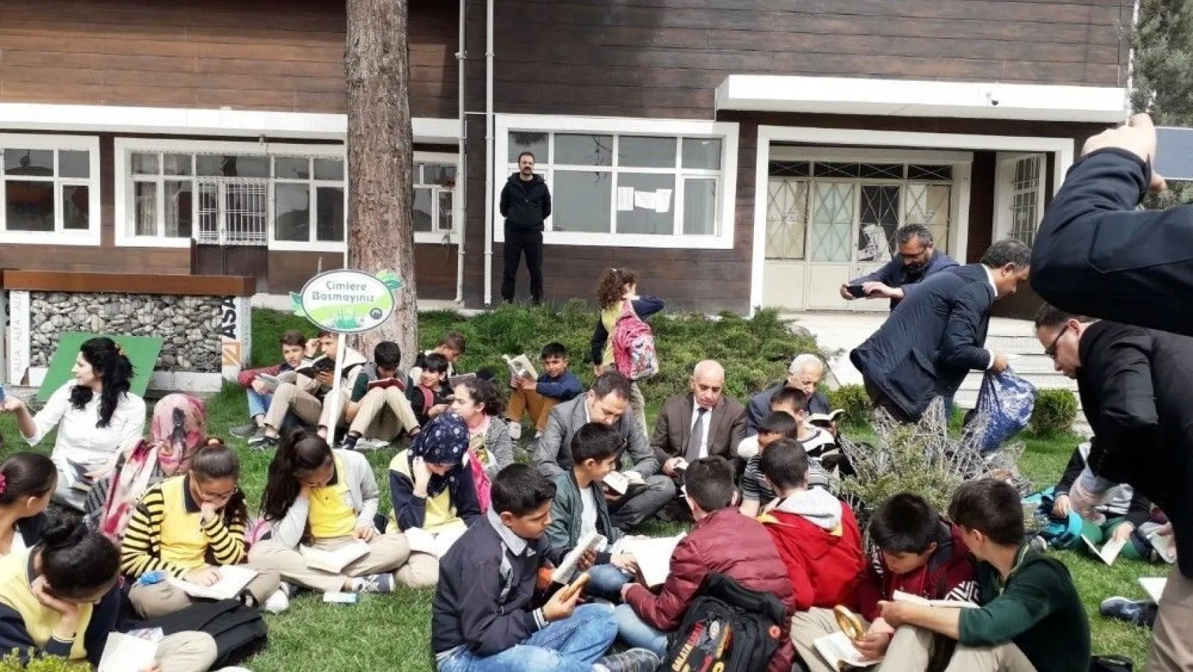 Ergani'de kitap okuma etkinliği
