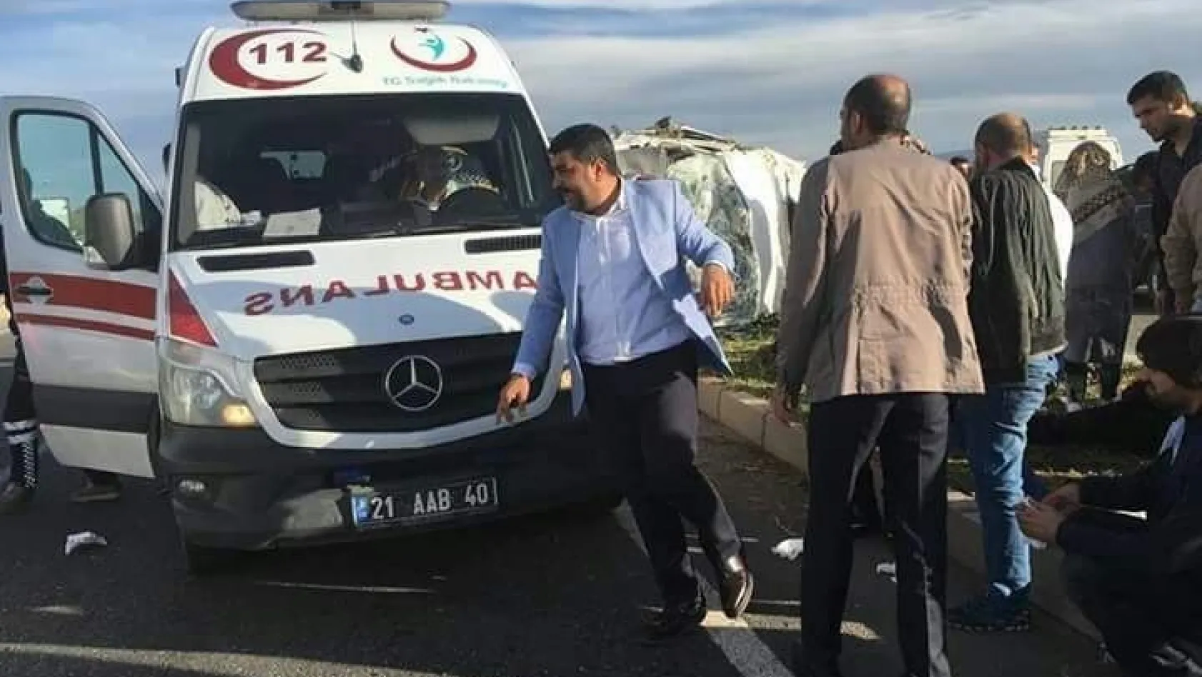 Diyarbakır'da öğrencileri taşıyan minibüs devrildi: 16 yaralı
