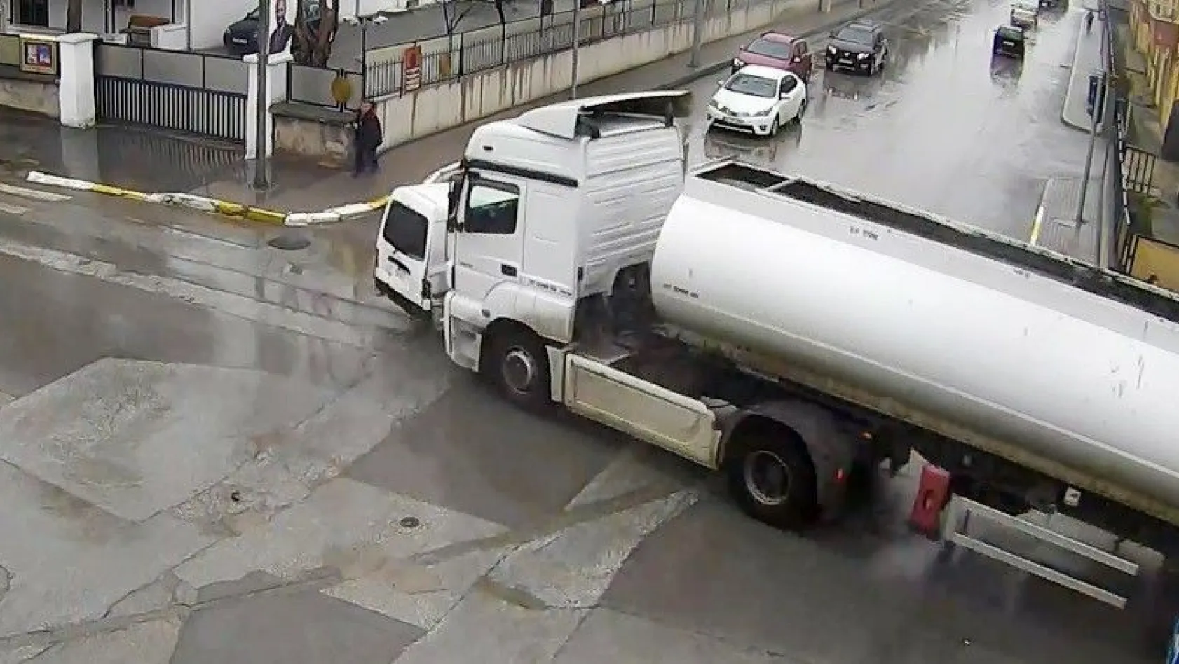 Erzincan'daki trafik kazaları kamerada
