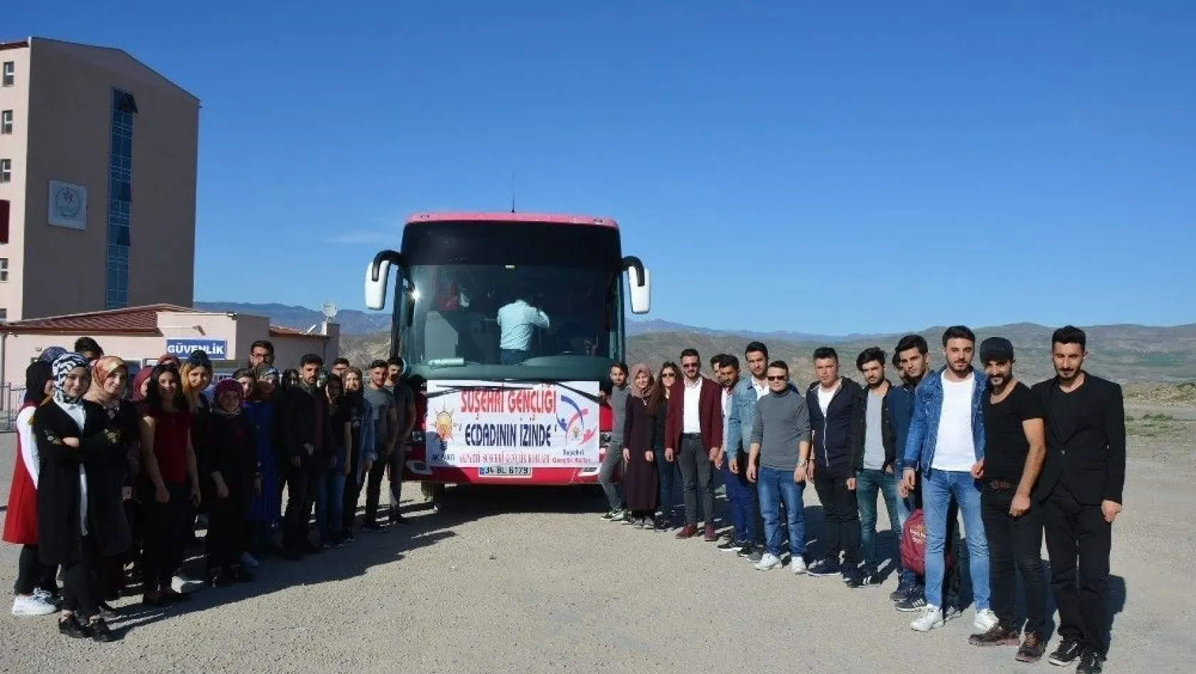 Suşehri'nde üniversite öğrencilere Çanakkale gezisi
