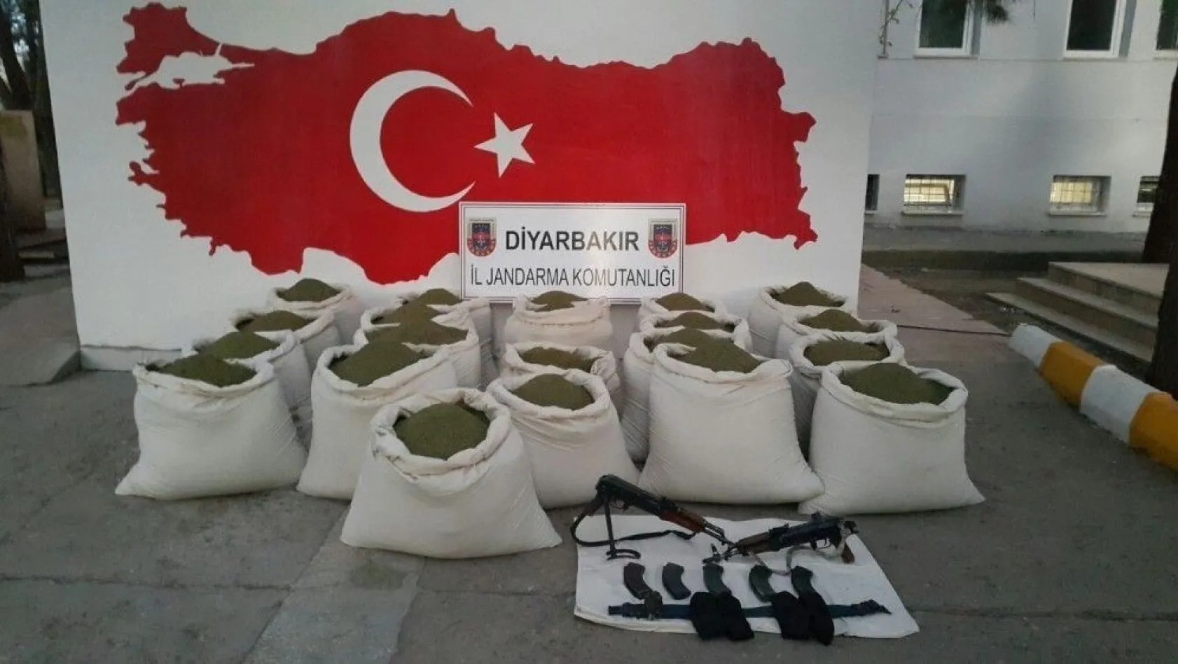 Diyarbakır'da 'Bayrak 81' operasyonu başarıyla tamamlandı

