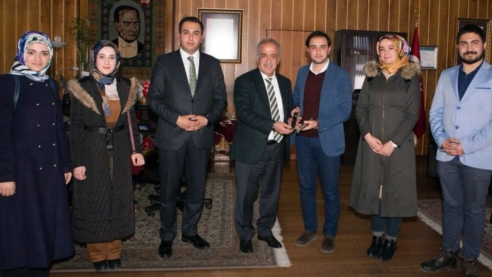 Erzurum Kent Konseyi Gençlik Meclisi'nden Rektör Çomaklı'ya ziyaret
