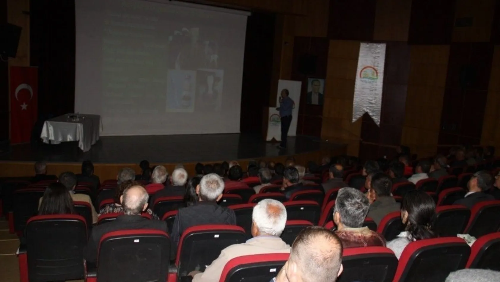 Tunceli'de buzağı kayıplarının önlenmesi konferansı

