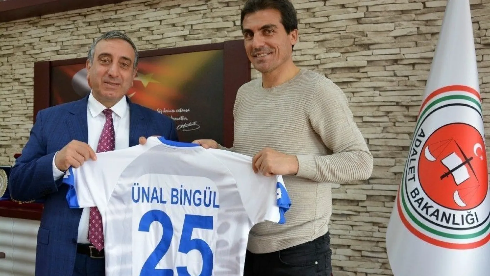 Başsavcı Bingül'e Erzurumspor forması
