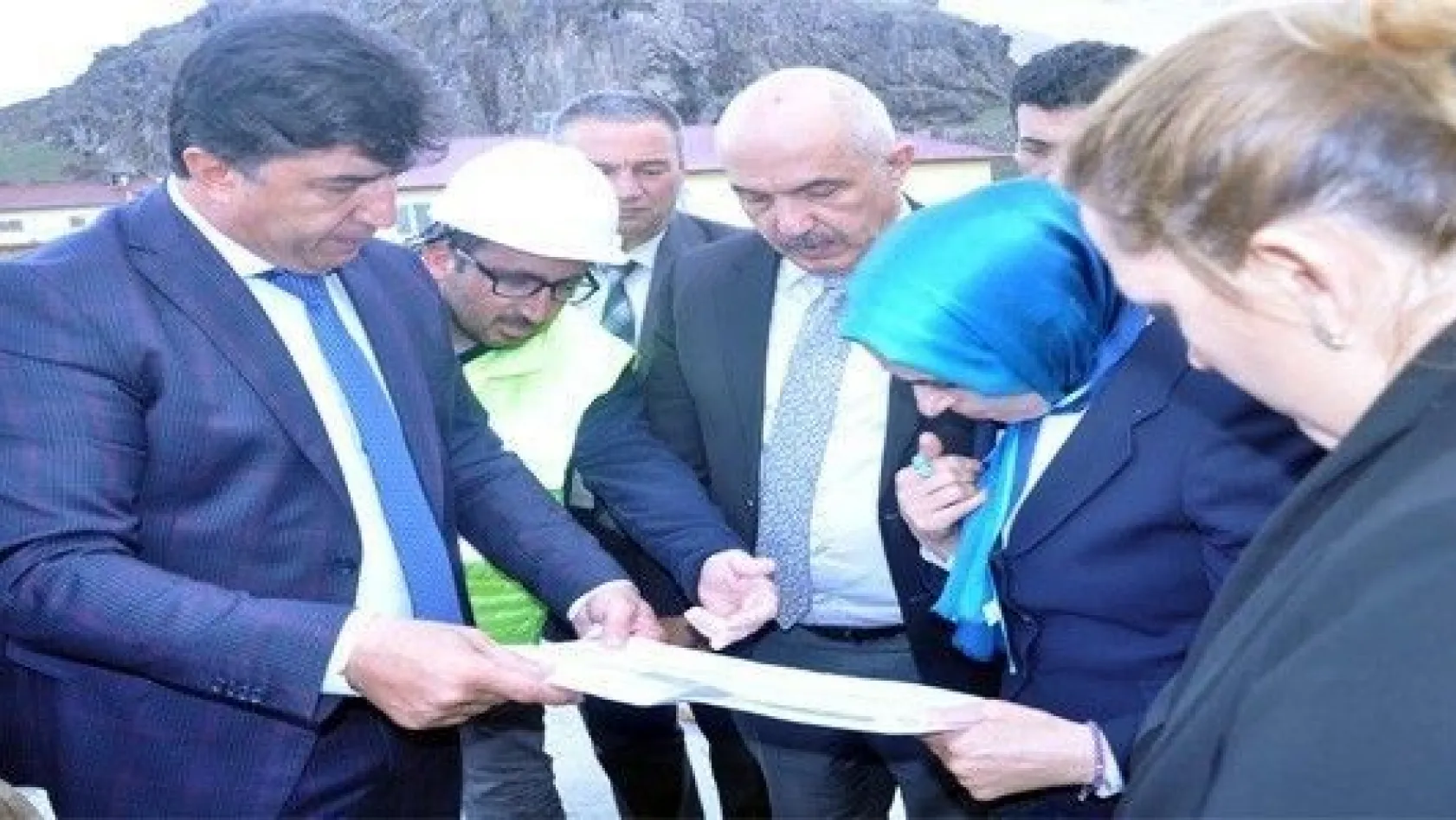 Erzurum milletvekilleri Pasinler'de yatırımları inceledi
