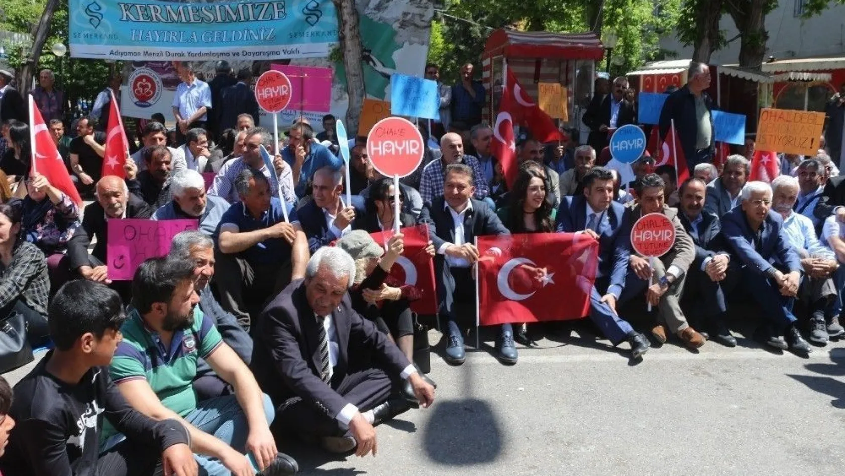 CHP Adıyaman'da oturma eylemi yaptı
